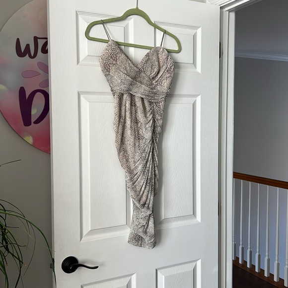 NWT Small Snake print mini grey cream dress - Stretch sweetheart - Picture 9 of 11